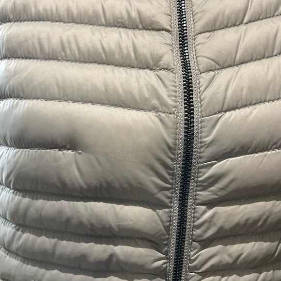 MICHAEL Michael Kors Gray Quilted Puffer Down Jacket with Stand-Up Collar - Picture 6 of 12
